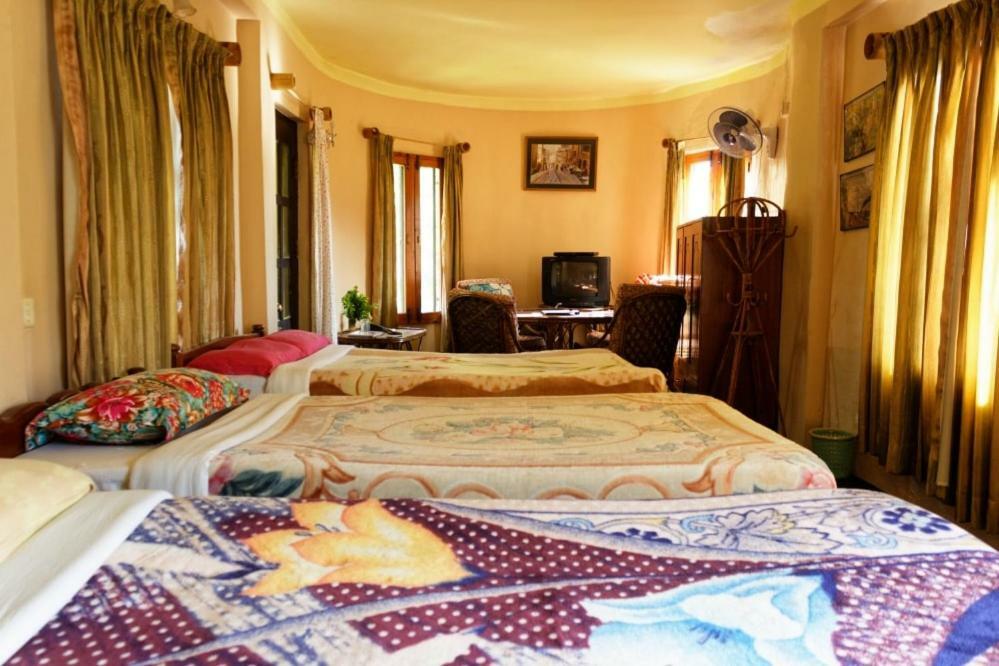 Castle Hotel Покхара Екстер'єр фото